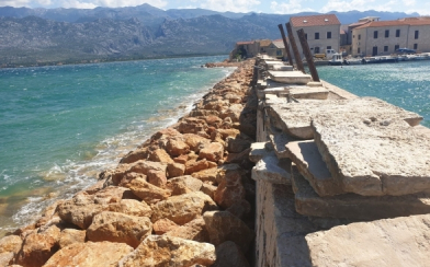 Izvođenje građevinskih radova na sanaciji lukobrana i mola u luci otvorenoj za javni promet Vinjerac, Zadarska županija