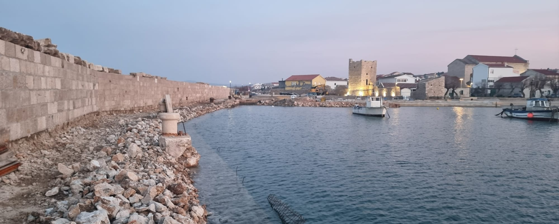 Sanacija glavnog lukobrana i gata u luci Ražanac